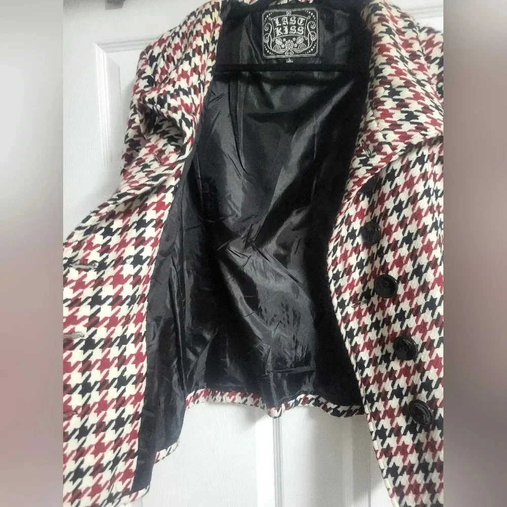 Last Kiss - Plaid Blazer- EUC - Red, Black and White Houndstooth Pattern, Size L